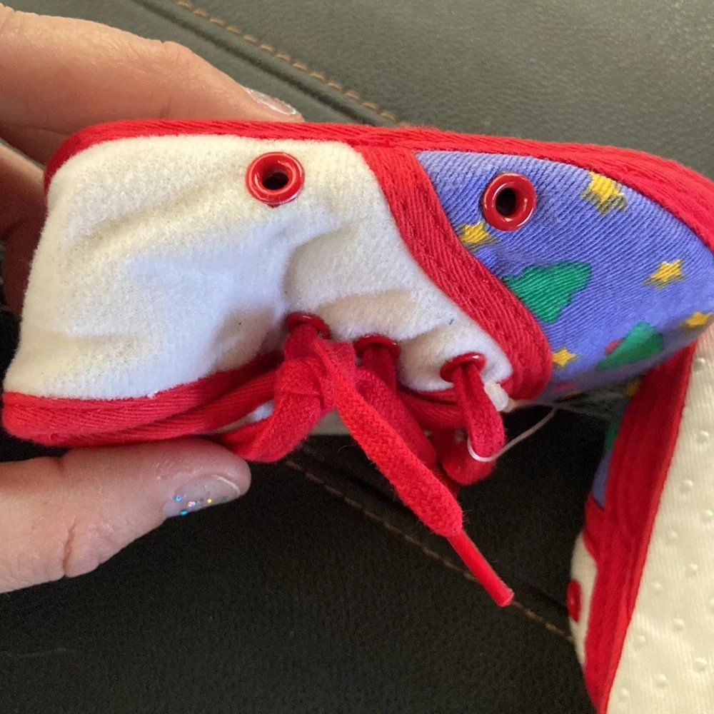 RARE Winnie the Pooh Baby Shoes Christmas 12-18 months 90s Vintage DISNEY NWT